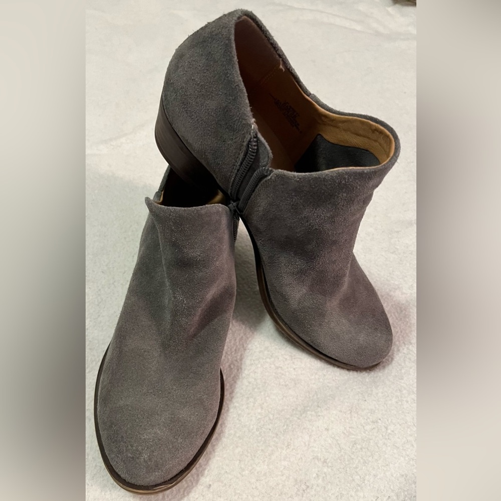 Lucky Brand size 6 (US) Suede woman’s ankle boots with side-zip